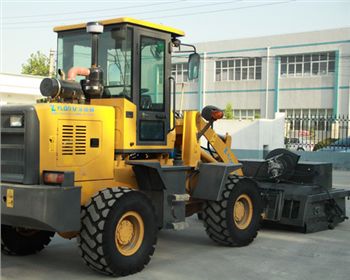 湖南無塵清掃機(jī)教你選購大型的道路清掃車 湖南無塵清掃機(jī)教你選購大型的道路清掃車