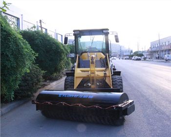 無塵清掃機廠家：億龍教你選購好的掃路車！